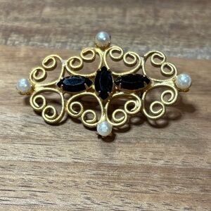 Gold Tone brooch with black glass & faux pearls